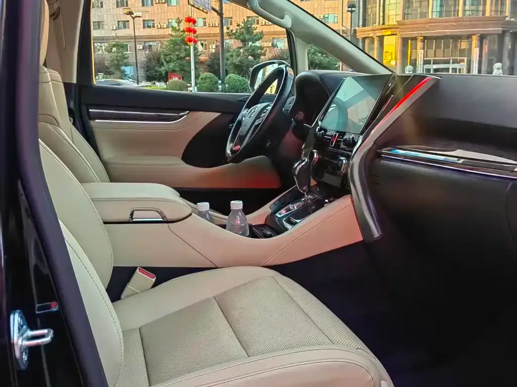 Toyota Alphard — фото 5