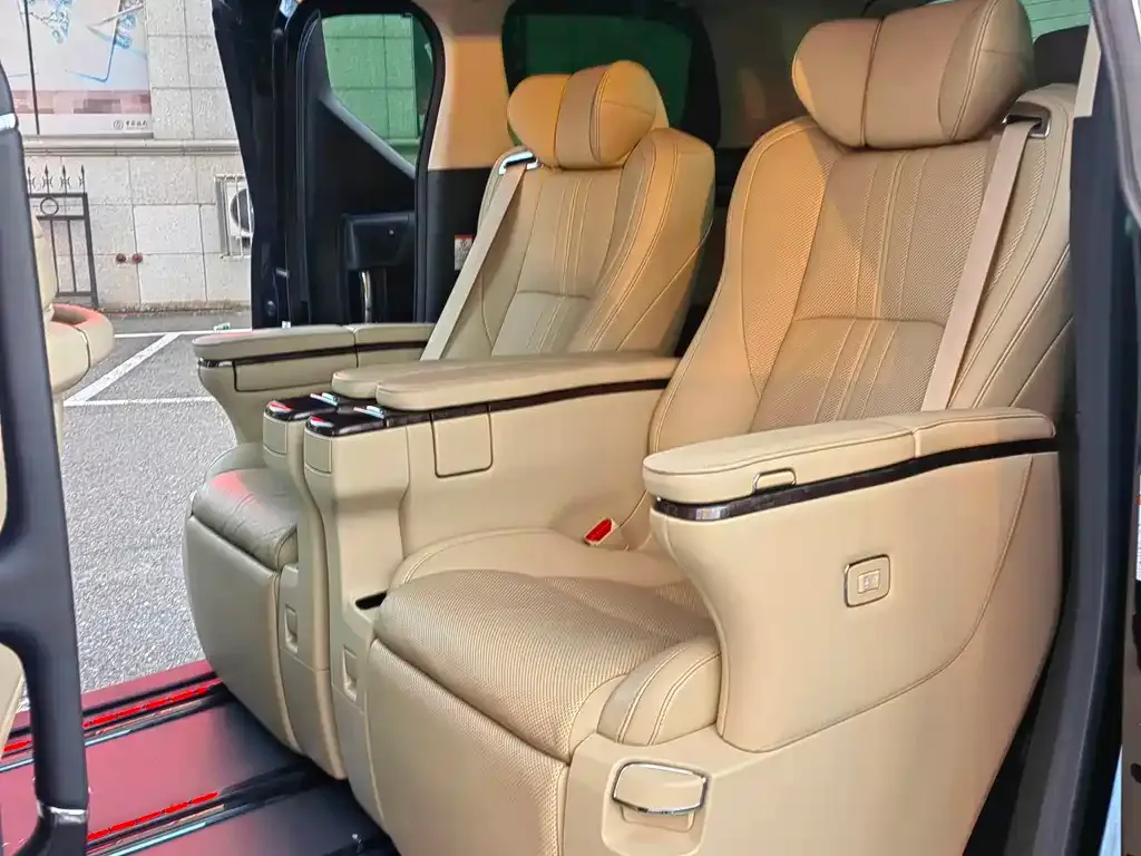 Toyota Alphard — фото 8