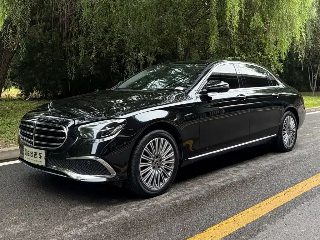 Mercedes-Benz E-Class — фото 1
