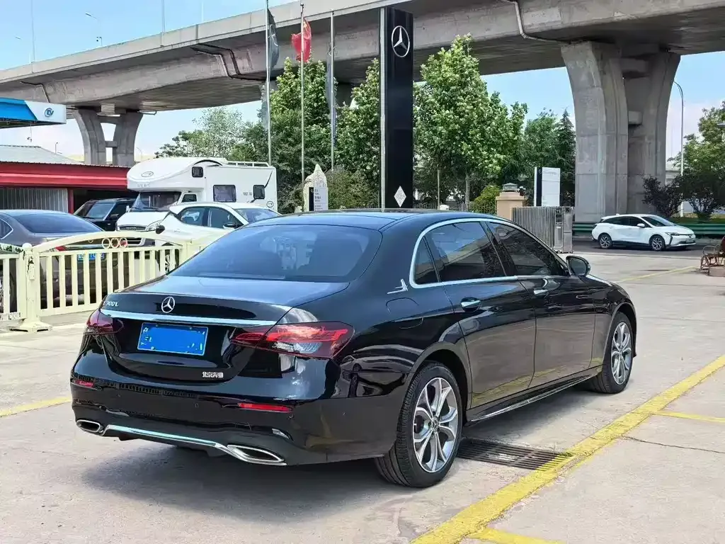 Mercedes-Benz E-Class — фото 6