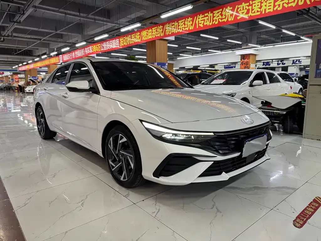 Hyundai Elantra — фото 4