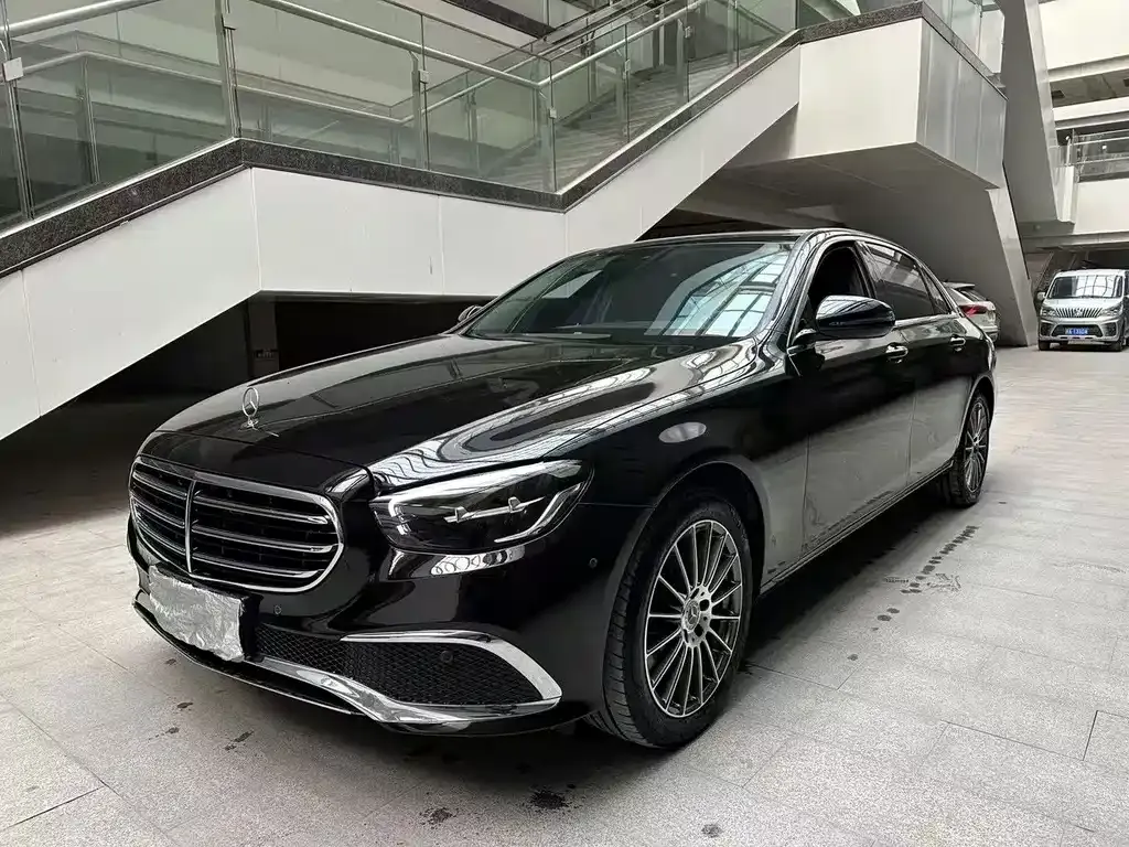 Mercedes-Benz E-Class — фото 1
