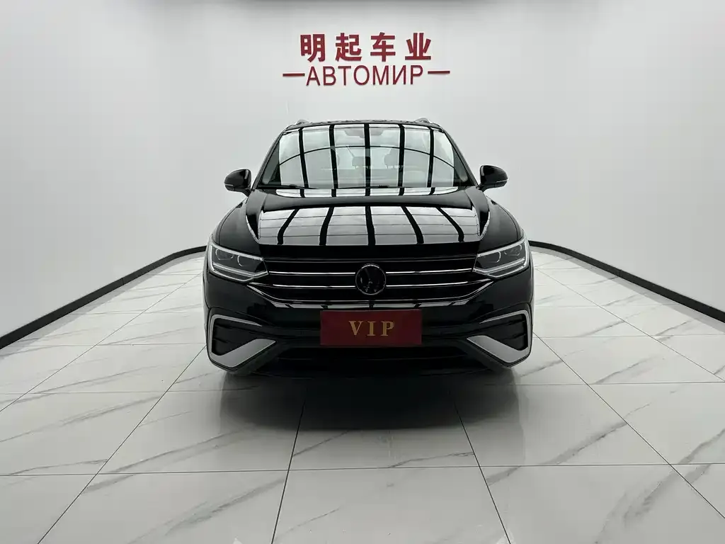 Volkswagen Tiguan L — фото 2