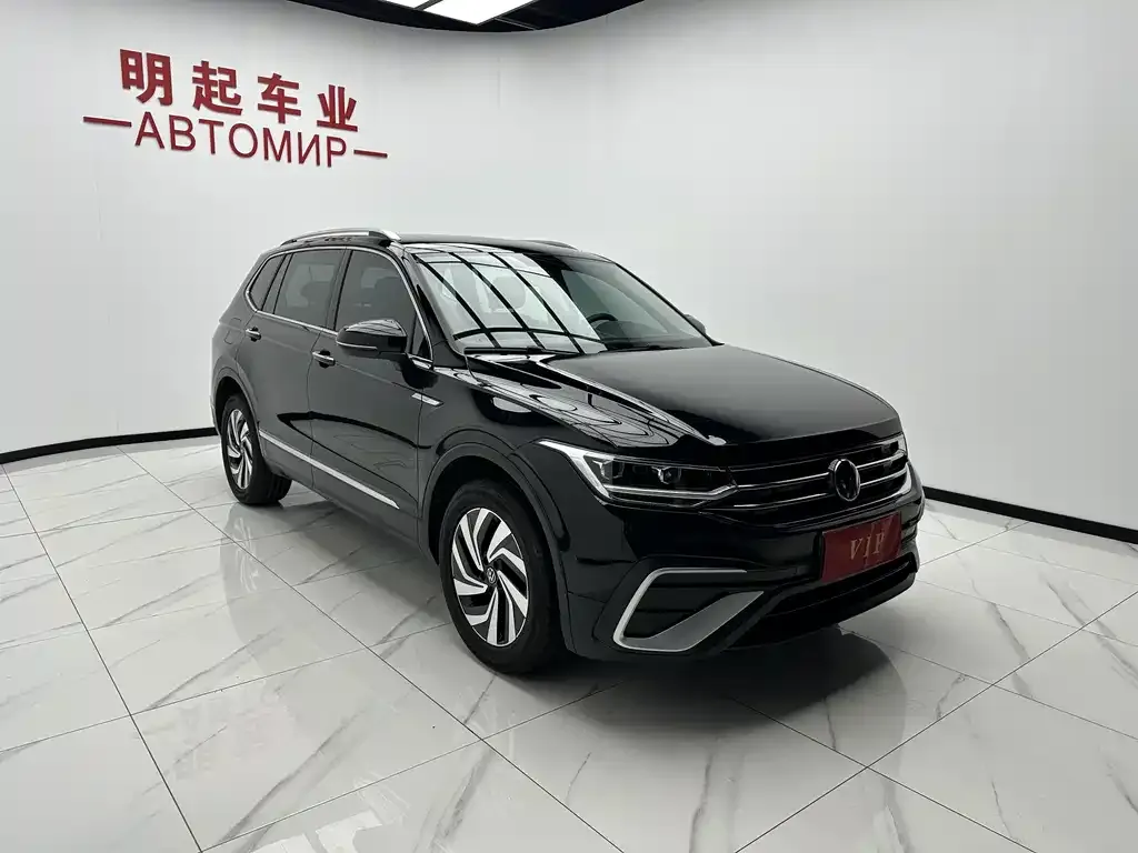 Volkswagen Tiguan L — фото 4