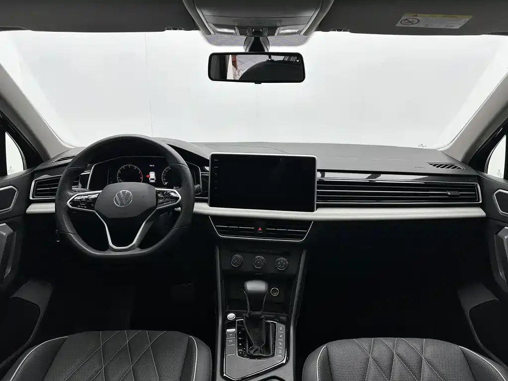 Volkswagen Tiguan L — фото 10