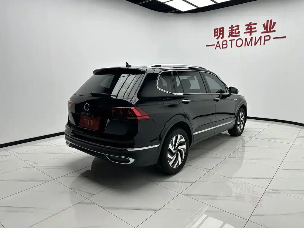 Volkswagen Tiguan L — фото 6