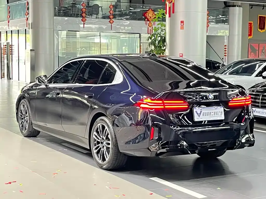 BMW 5 Series — фото 6