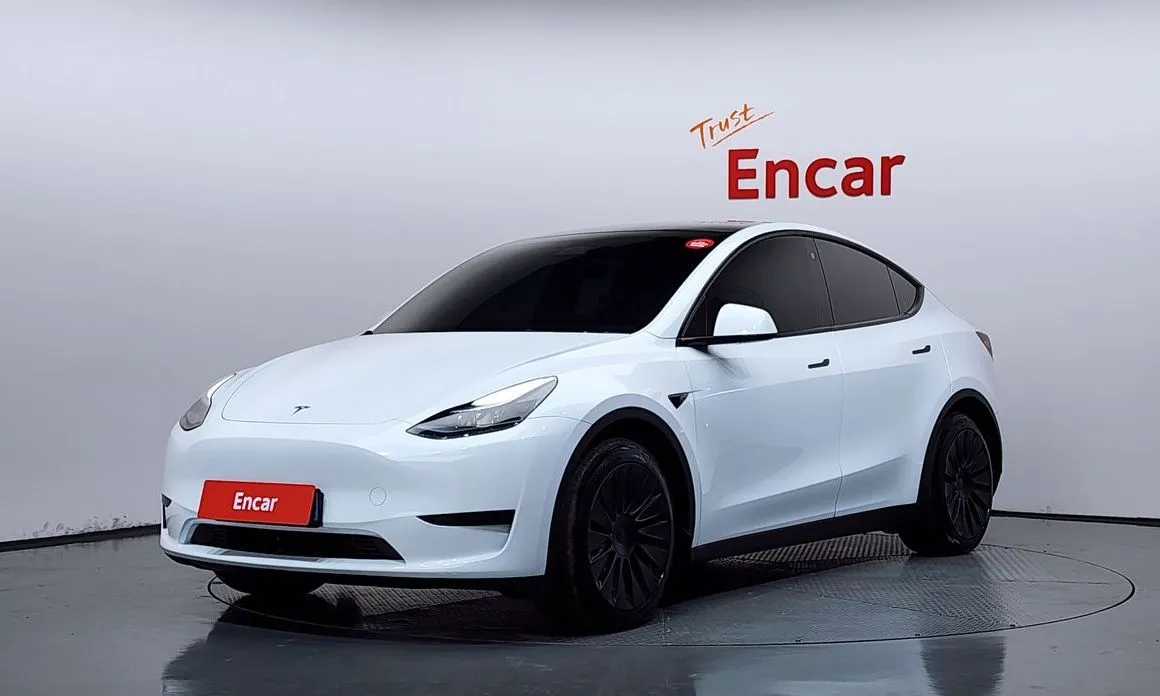 Tesla Model Y — фото 1