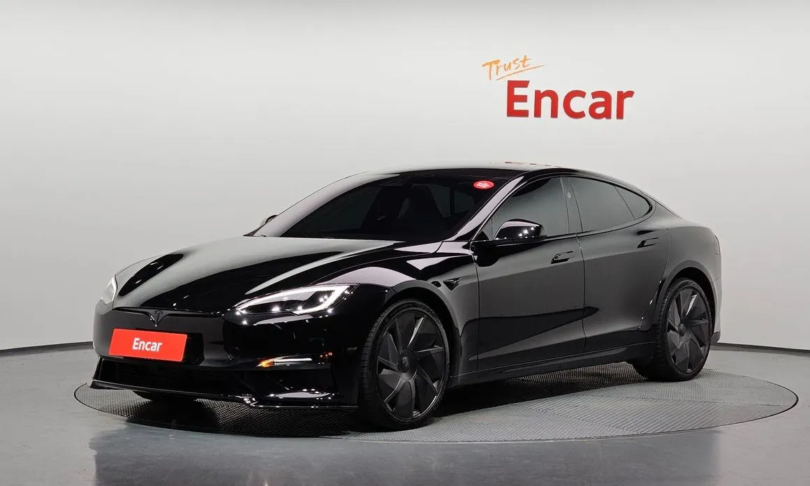 Tesla Model S — фото 1