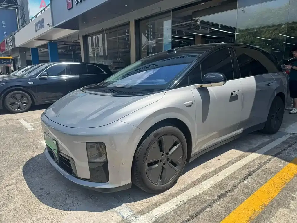 Li Auto Li i8 — фото 1