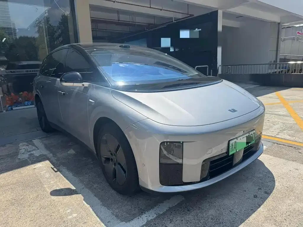 Li Auto Li i8 — фото 4