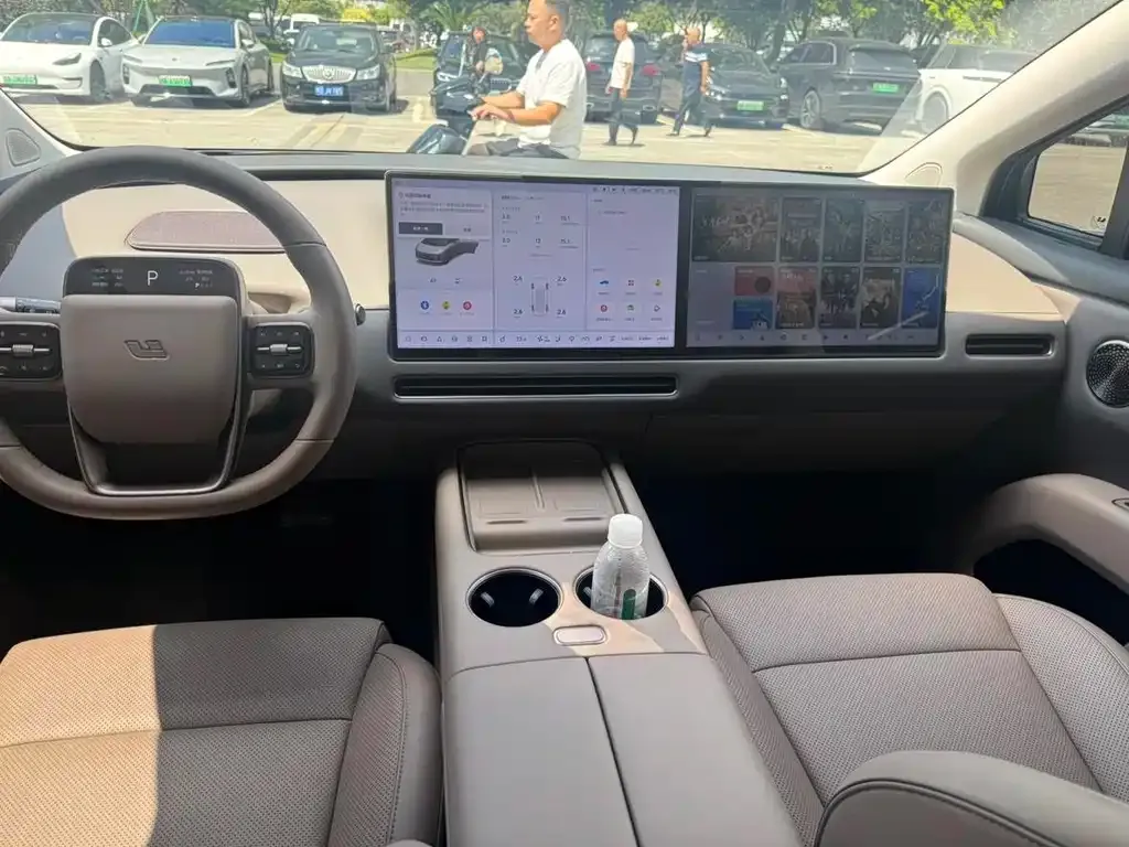 Li Auto Li i8 — фото 3