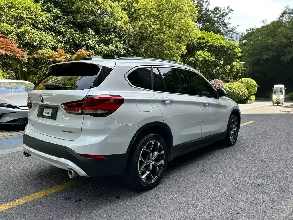 BMW X1 — фото 8