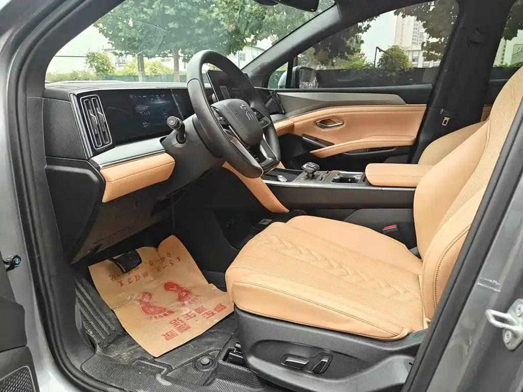 BYD L DM-i — фото 8