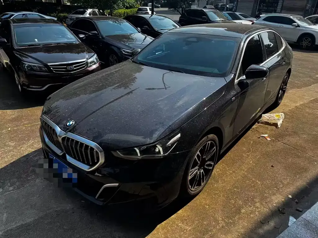 BMW 5 Series — фото 1