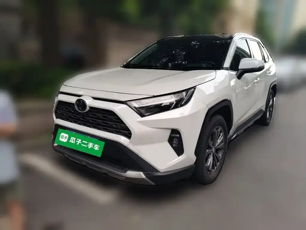 Toyota RAV4 — фото 1