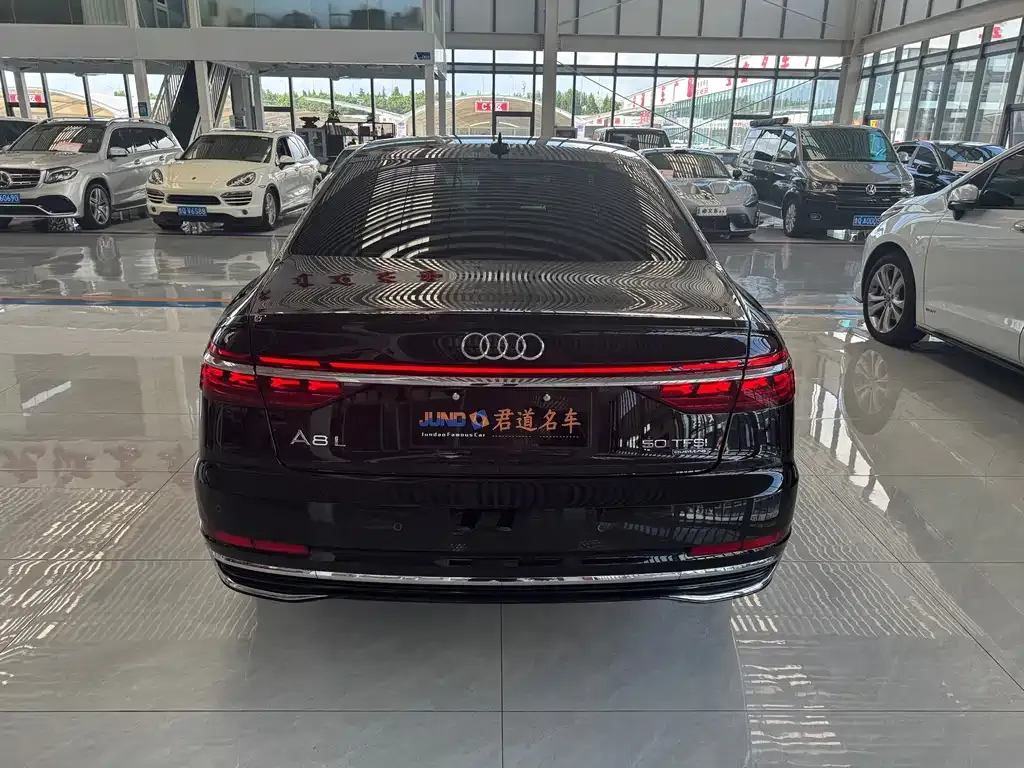 Audi A8 — фото 2
