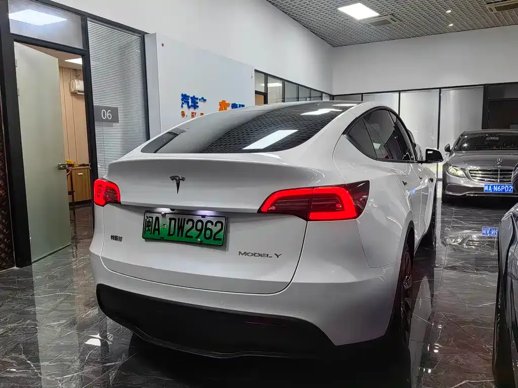 Tesla Model Y — фото 3
