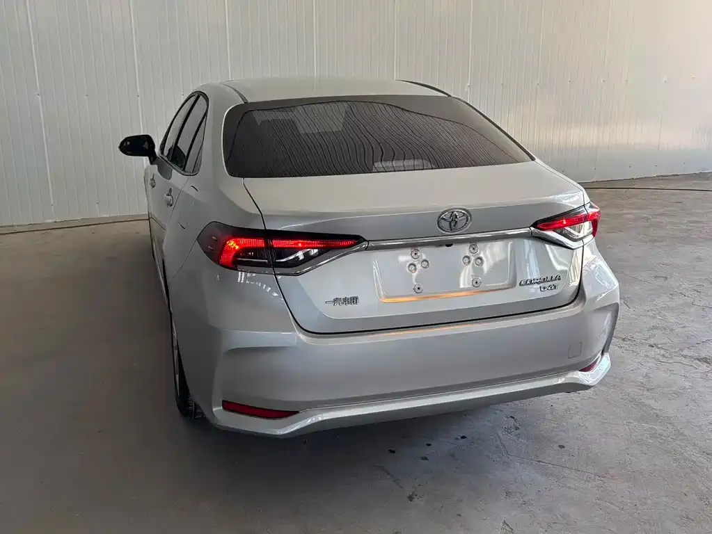 Toyota Corolla — фото 9
