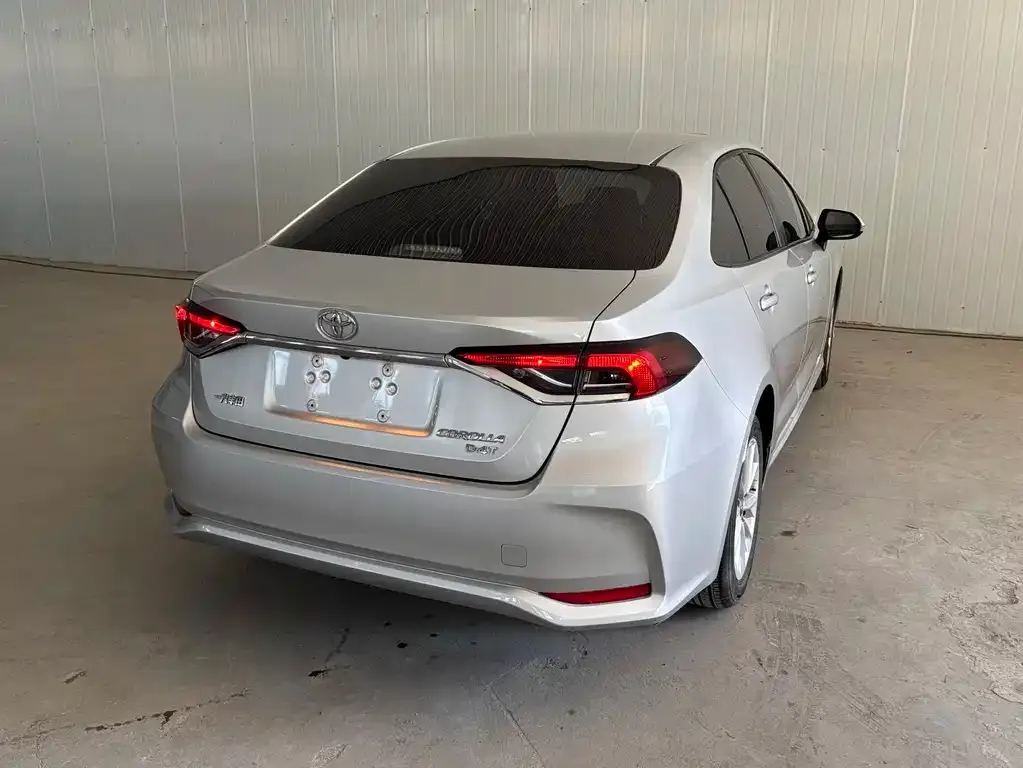 Toyota Corolla — фото 10