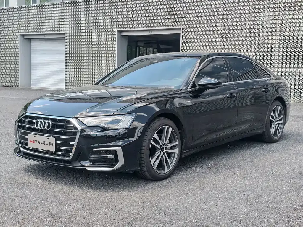 Audi A6L — фото 1