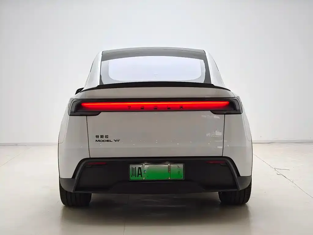 Tesla Model Y L — фото 3