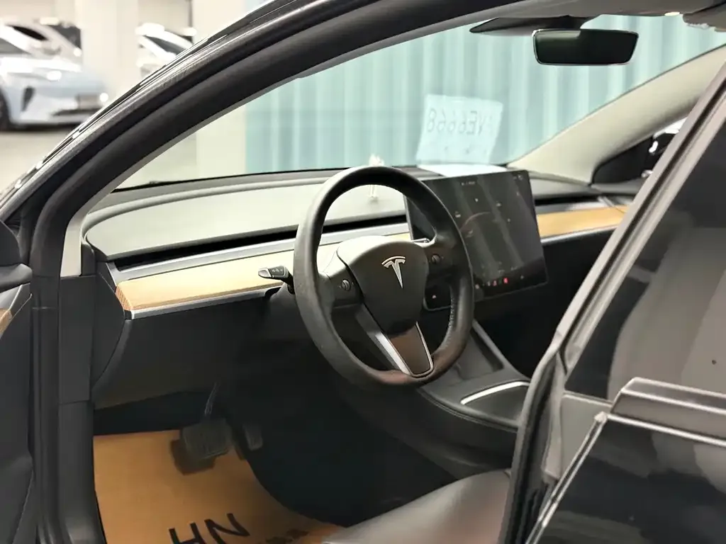 Tesla Model 3 — фото 2