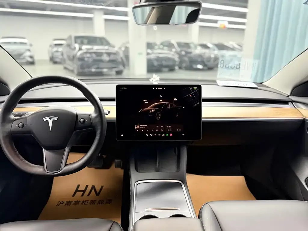 Tesla Model 3 — фото 8