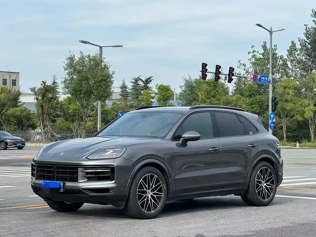 Porsche Cayenne — фото 1