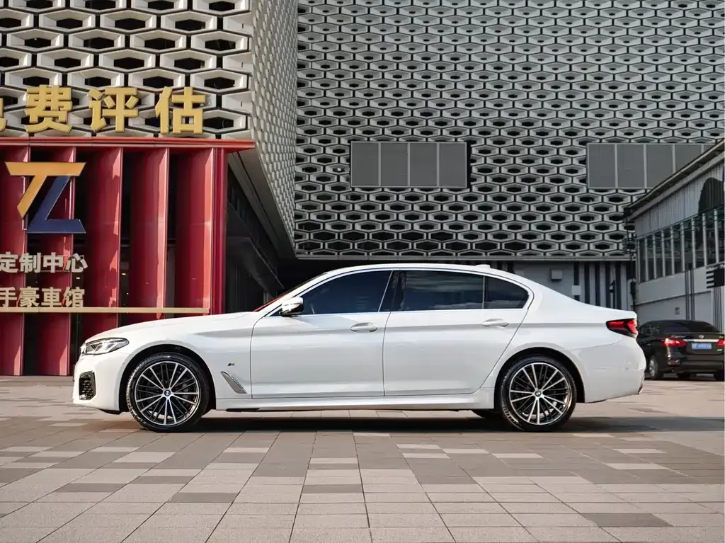BMW 5 Series — фото 6