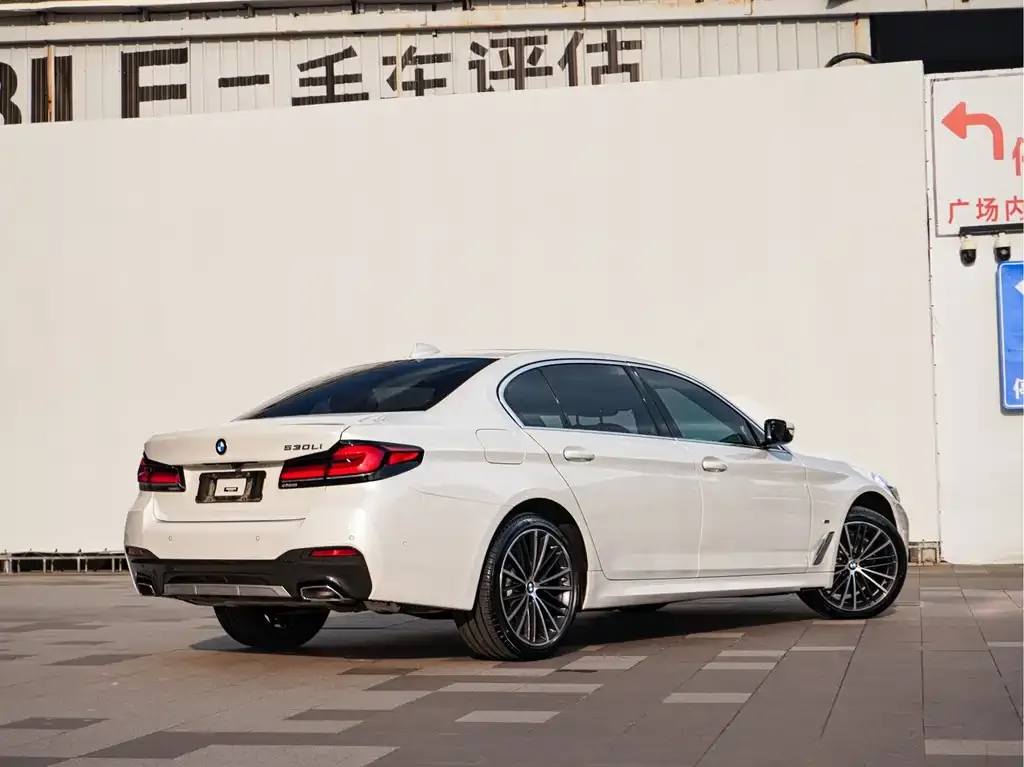 BMW 5 Series — фото 10