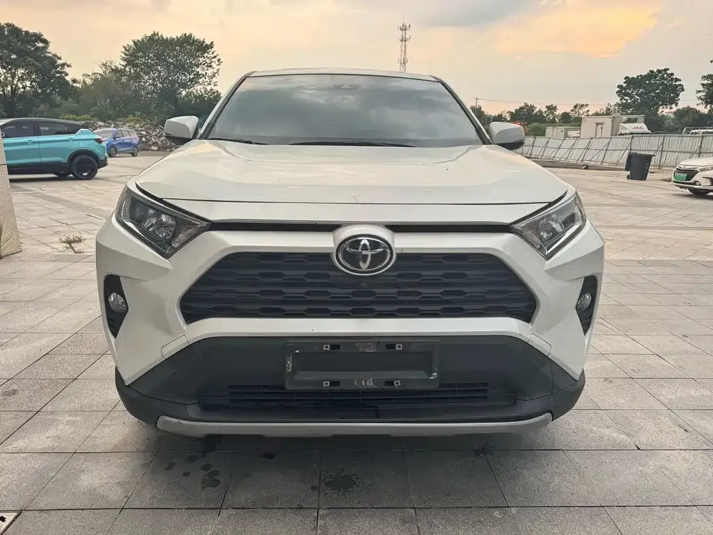 Toyota RAV4 — фото 3