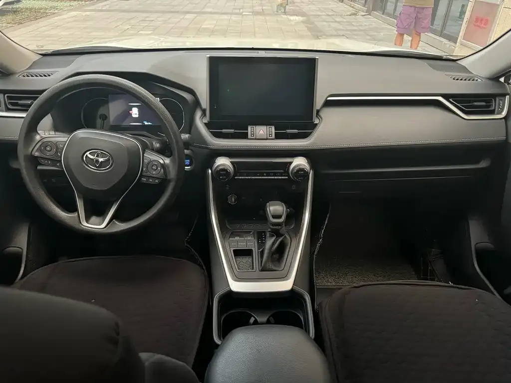 Toyota RAV4 — фото 6