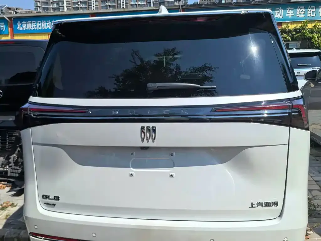 Buick GL8 Hybrid — фото 2