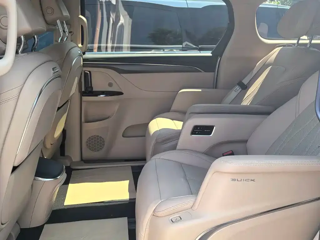 Buick GL8 Hybrid — фото 7