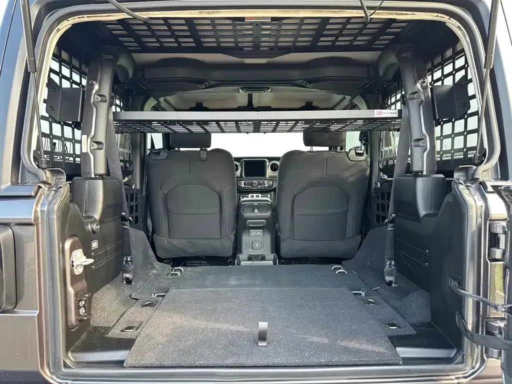 Jeep Wrangler — фото 10