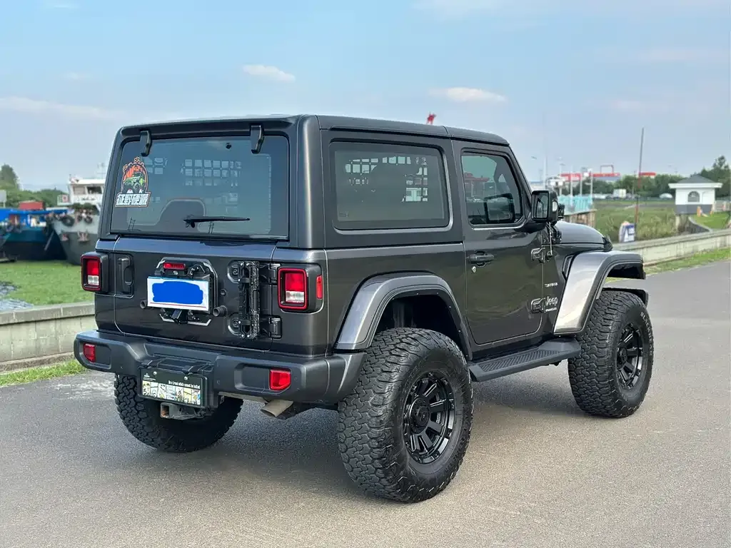 Jeep Wrangler — фото 8
