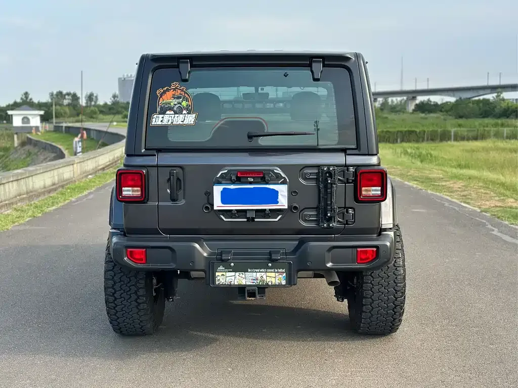 Jeep Wrangler — фото 6
