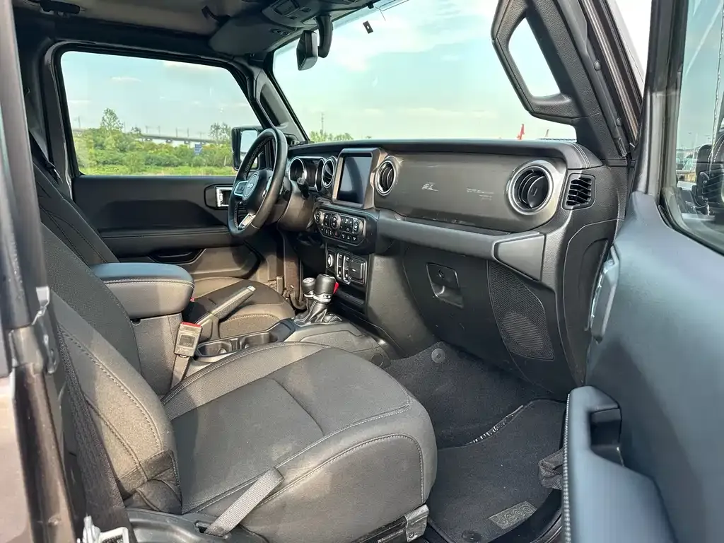 Jeep Wrangler — фото 4