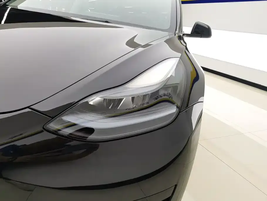 Tesla Model 3 — фото 9