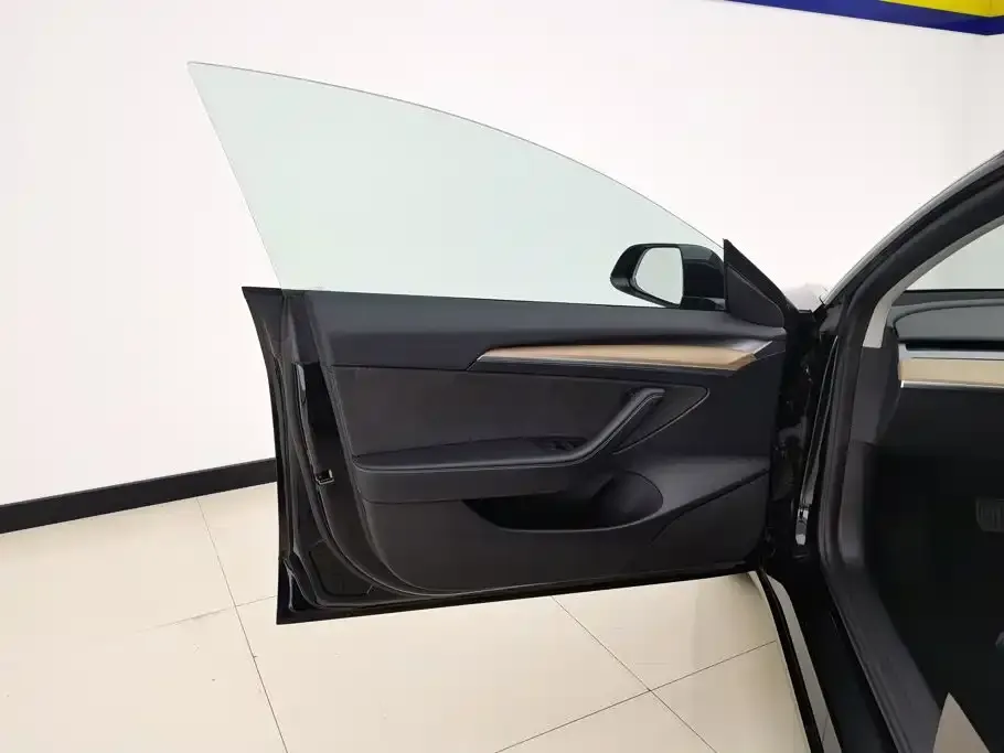 Tesla Model 3 — фото 4