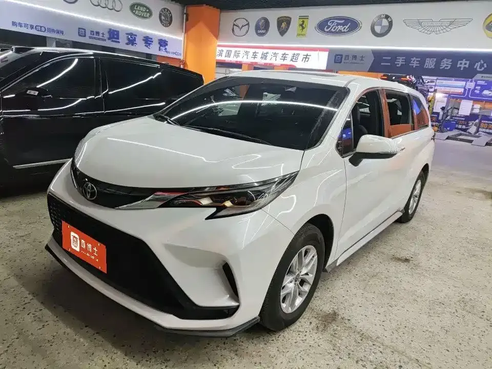Toyota Granvia — фото 1