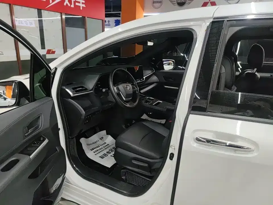 Toyota Granvia — фото 9