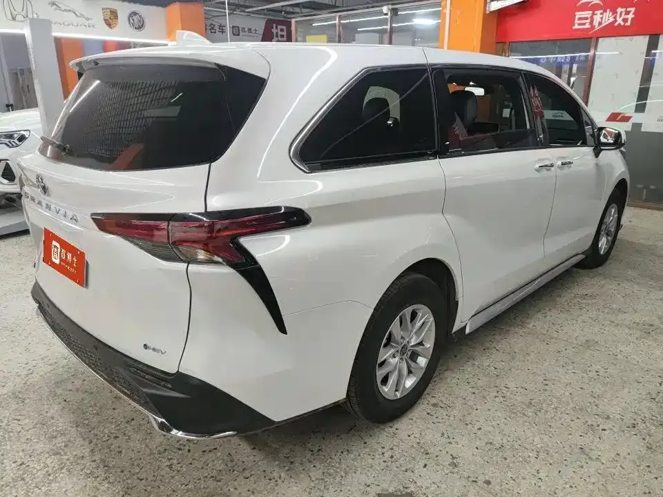 Toyota Granvia — фото 7
