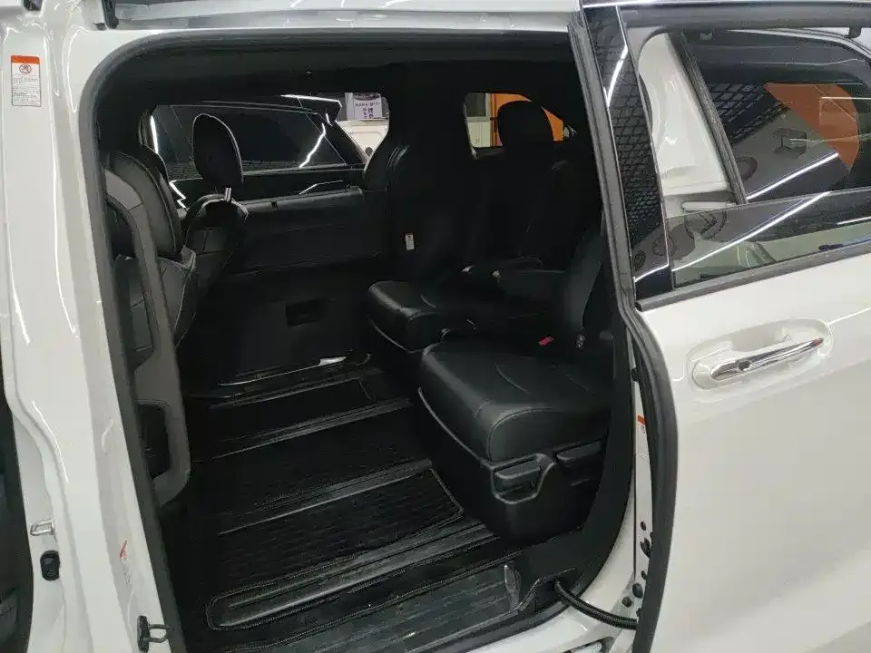 Toyota Granvia — фото 4