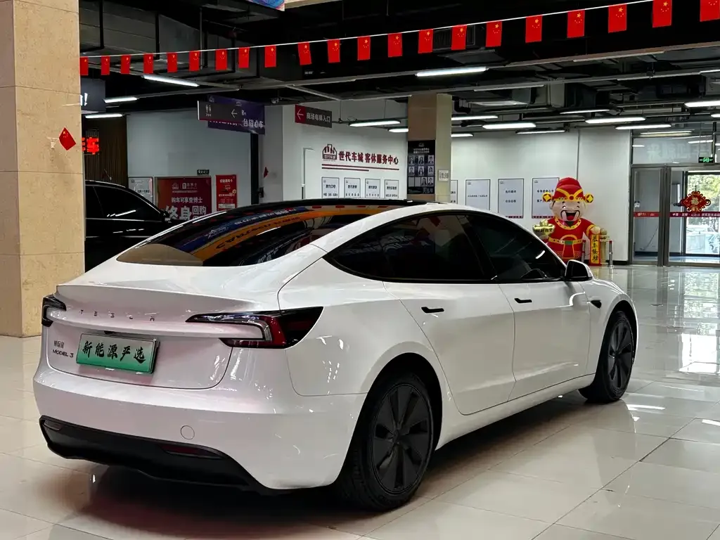 Tesla Model 3 — фото 5