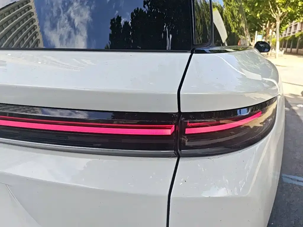 Li Auto Li i8 — фото 10