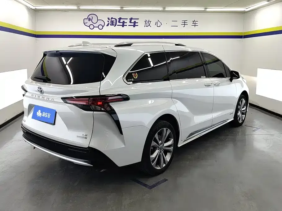 Toyota Sienna — фото 10