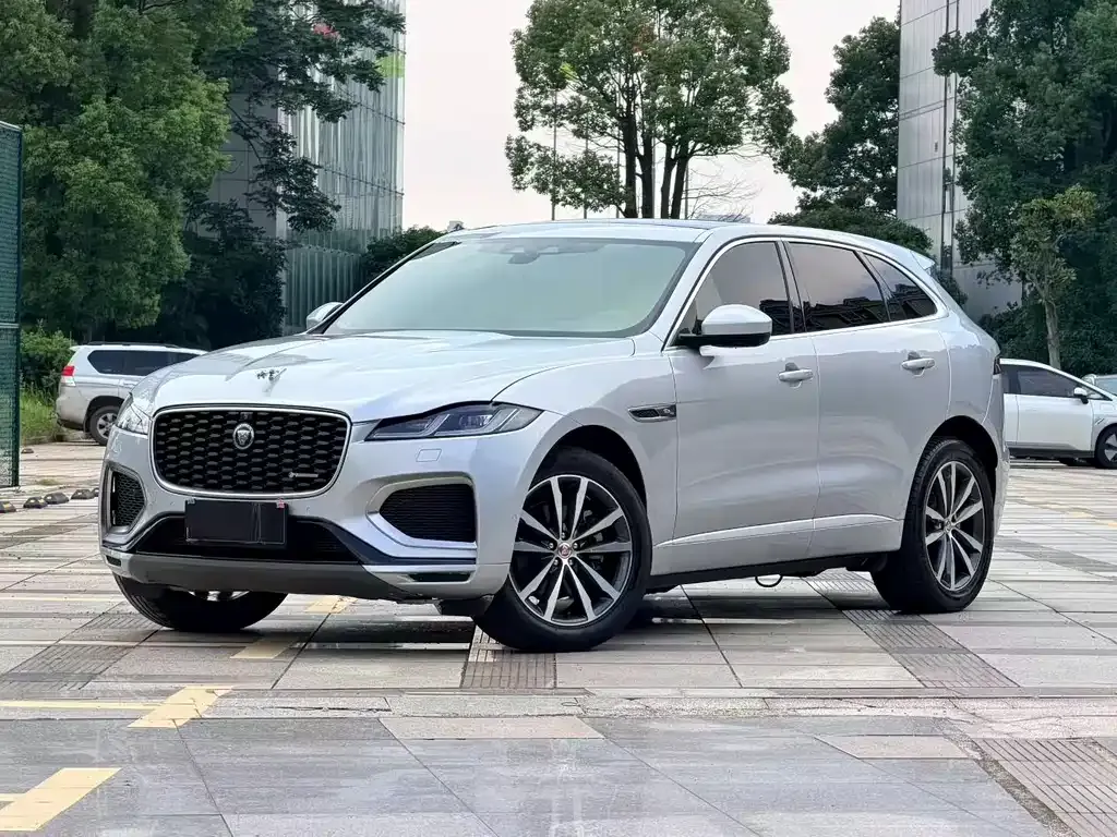 Jaguar F-PACE — фото 1
