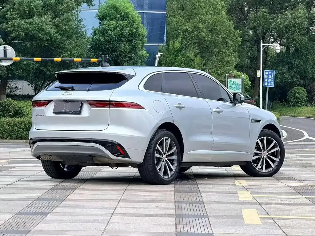 Jaguar F-PACE — фото 5